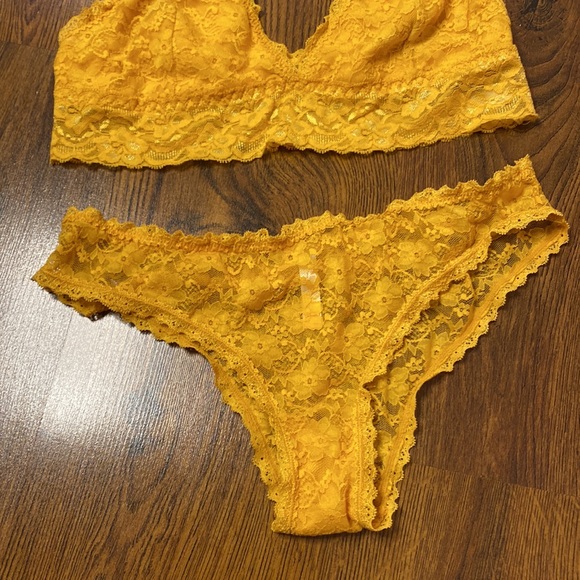 🌷 Orange Sunset Yellow Lace Bralette and Panty Set 🌷 NWOT - Picture 4 of 9